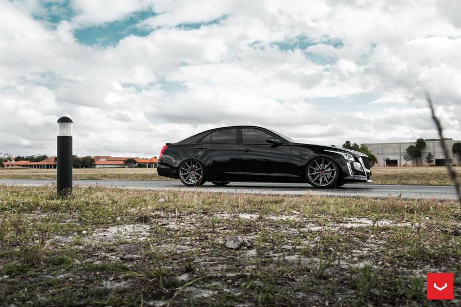  Cadillac CTS-V on Vossen Wheels (VFS-10) 2018 года  (фото 4 из 11)